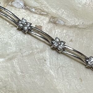 Silver Gemstone Cluster Bracelet with Linked Design‎